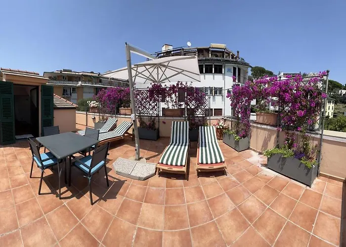 ATTICO SAN FAUSTINO 165 mq più 110 mq di terrazza- IN VILLA 700 ,VISTA MARE STREPITOSA-100 m dalla spiaggia-PARKING ESCLUSIVO-SKY,NETFLIX