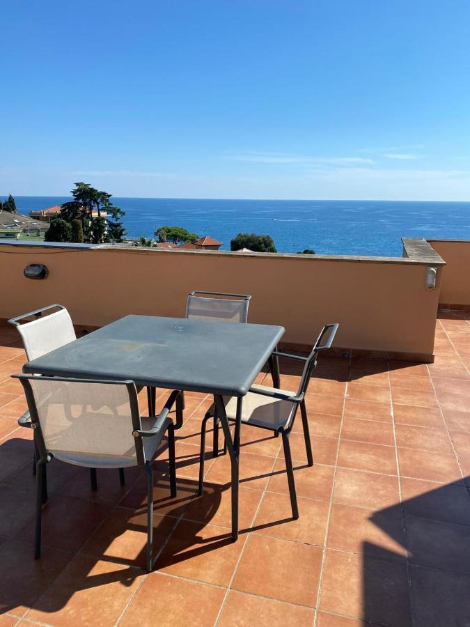 Attico San Faustino: Beachfront With Panoramic Sea Views Holiday home
