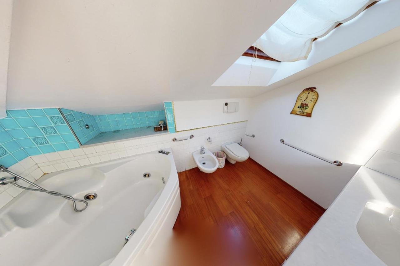 Holiday home Attico San Faustino: Beachfront With Panoramic Sea Views *